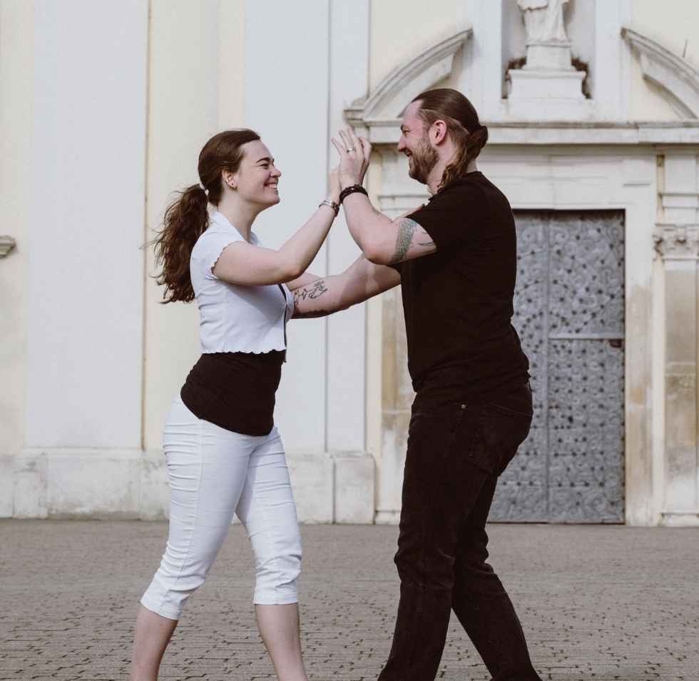 Über mich 2 step by step tanzschule frauenkirchen paartanz schloss
