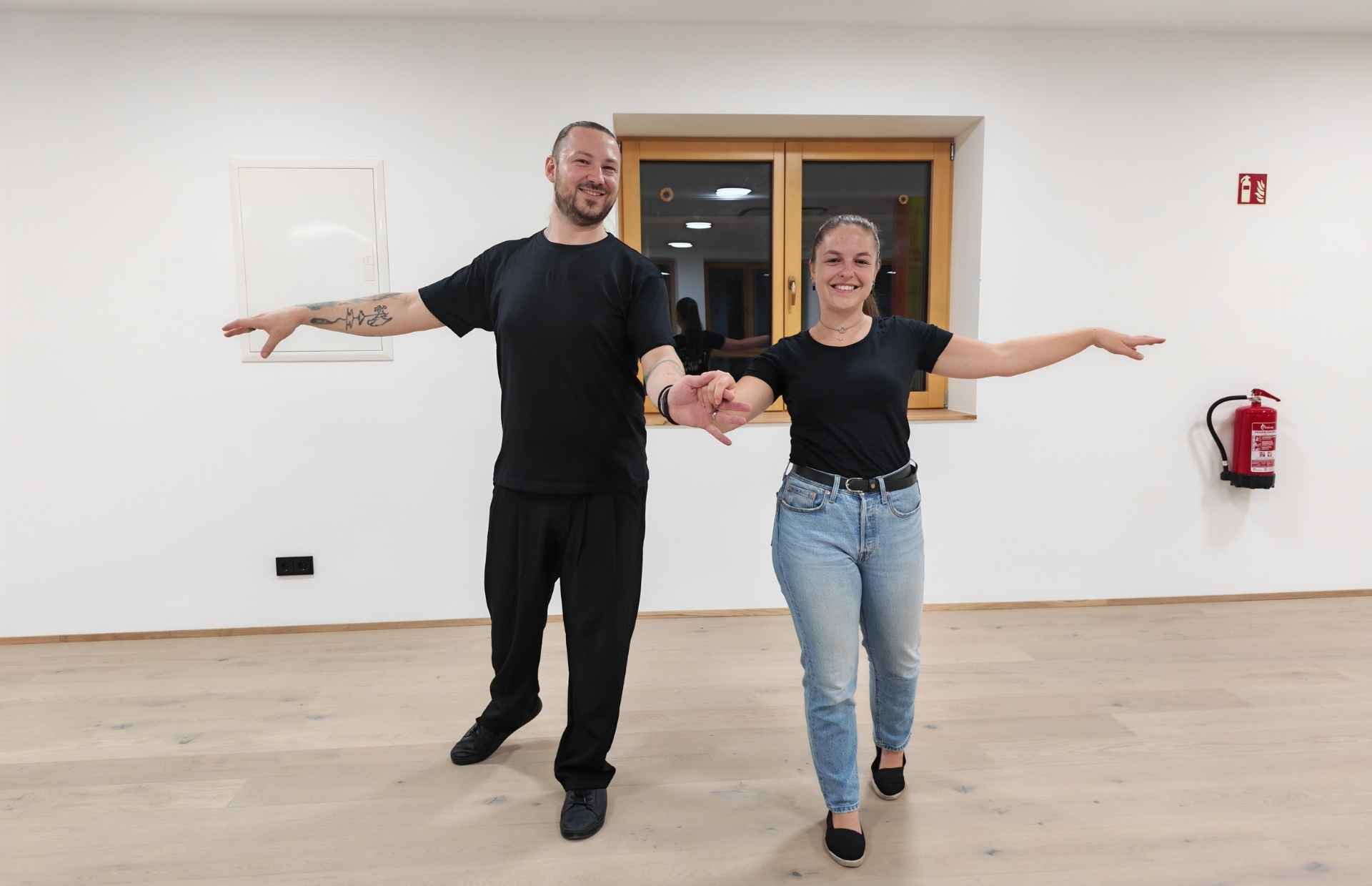 StepbyStep Tanzschule 12 step by step tanzschule frauenkirchen tanzpaar frontal
